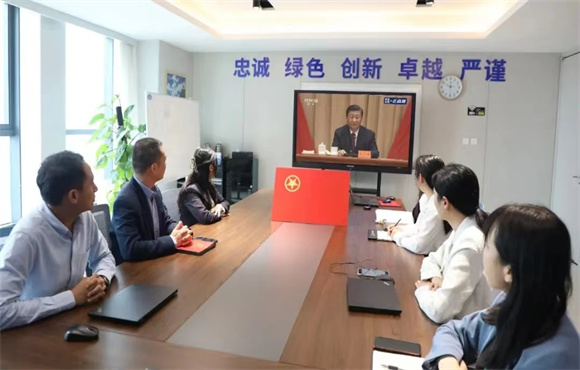 LETOU乐投团委组织旁观庆祝中国共青年团成立100周年大会